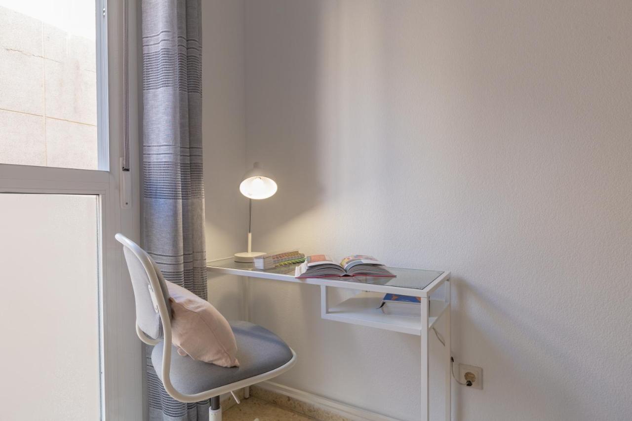 Luminoso Apartamento De Dos Habitaciones Con Terraza Y Parking En El Centro مالقة المظهر الخارجي الصورة